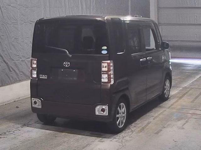 TOYOTA PIXIS MEGA