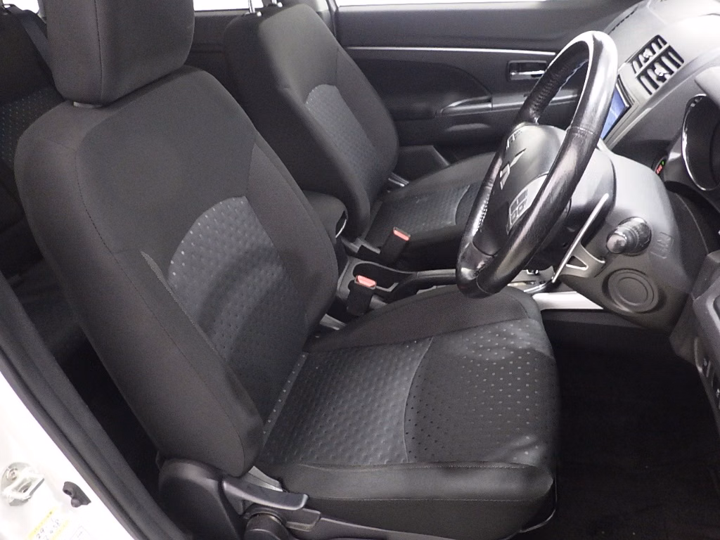 MITSUBISHI RVR