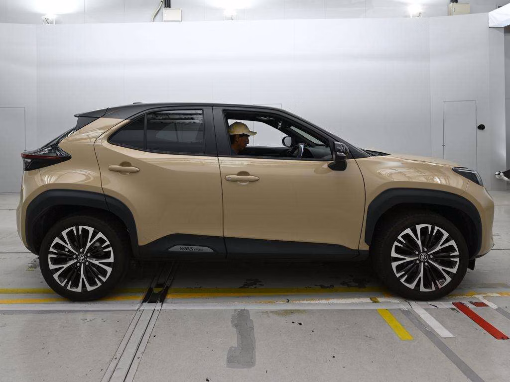 TOYOTA YARIS CROSS