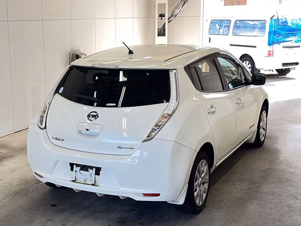 NISSAN LEAF