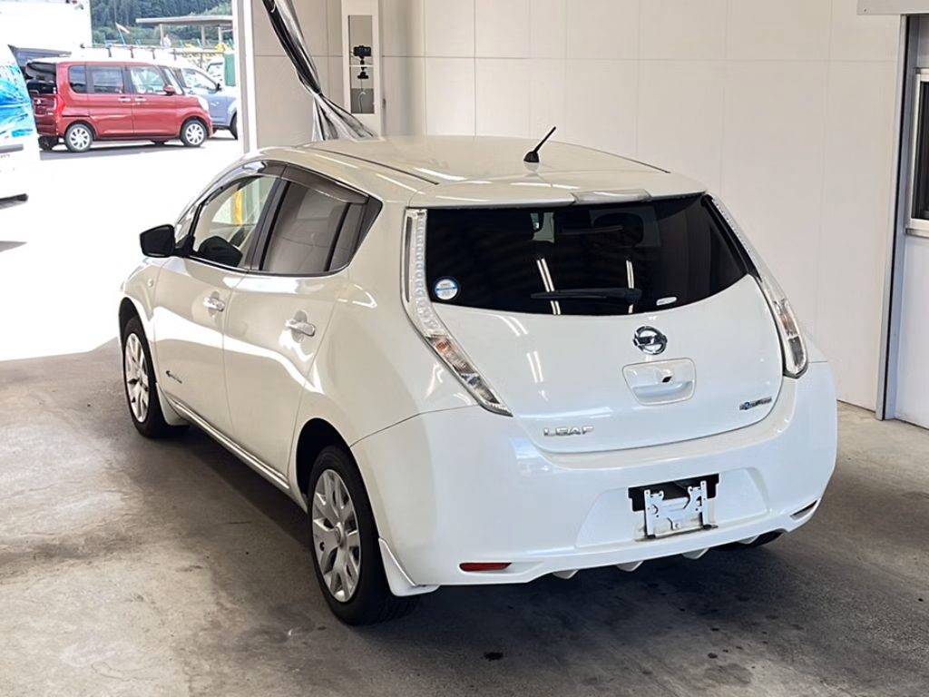NISSAN LEAF