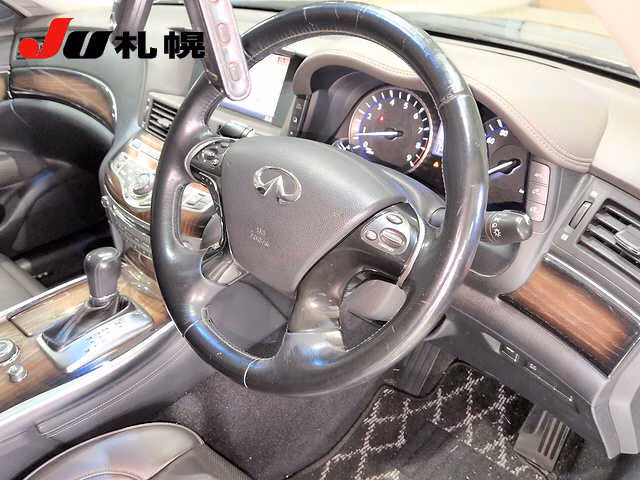 NISSAN FUGA