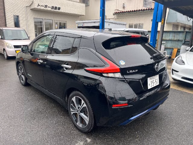 NISSAN LEAF