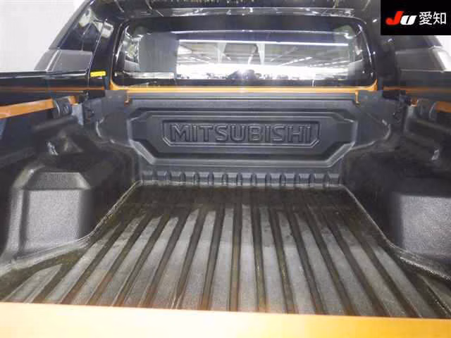 MITSUBISHI TRITON