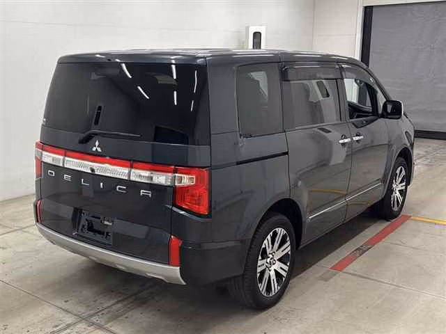 MITSUBISHI DELICA D:5