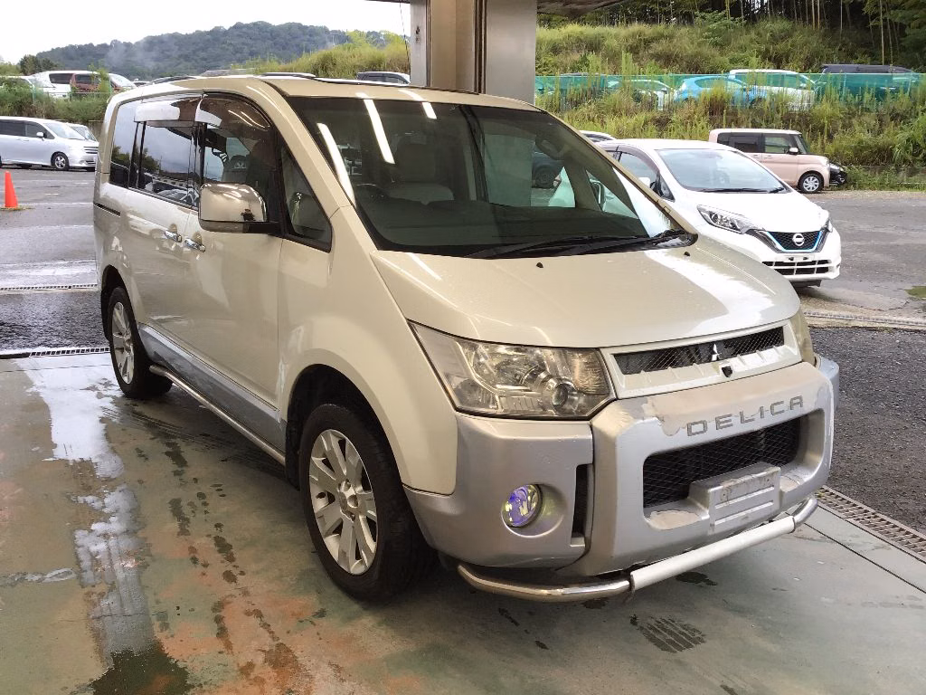 MITSUBISHI DELICA D:5