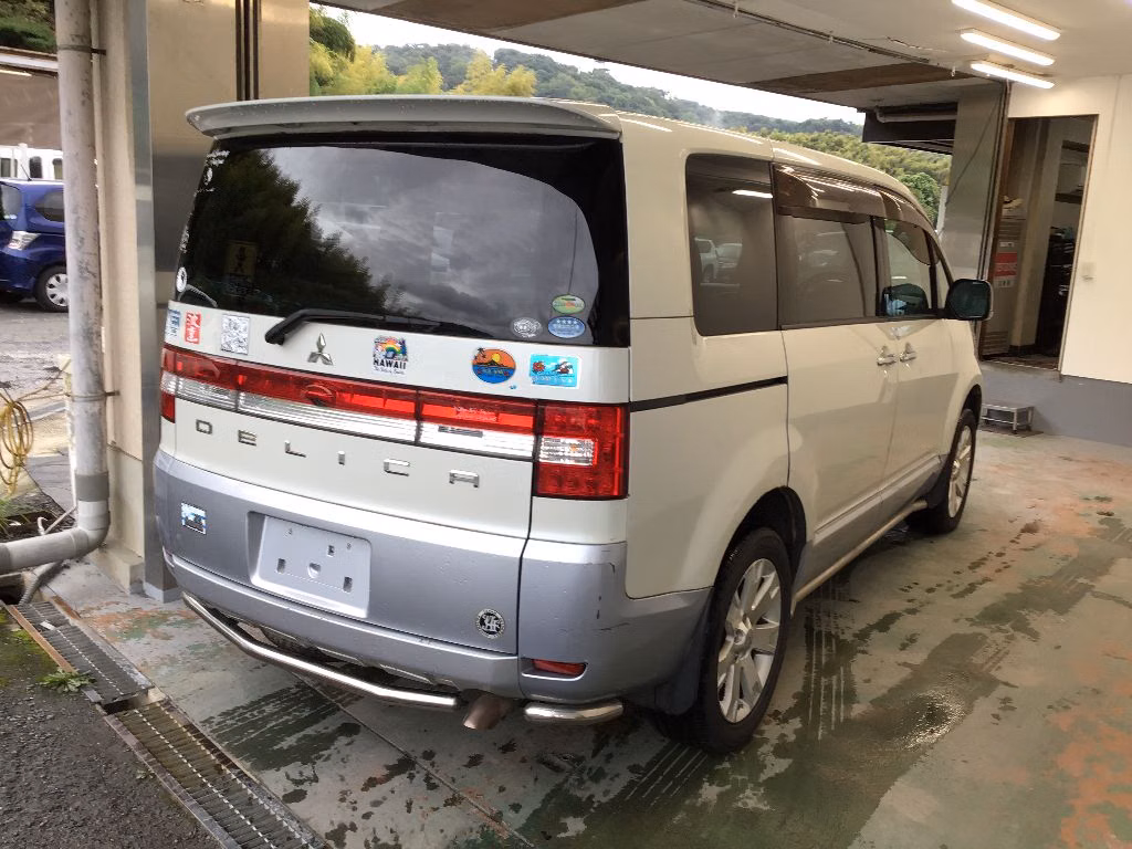 MITSUBISHI DELICA D:5