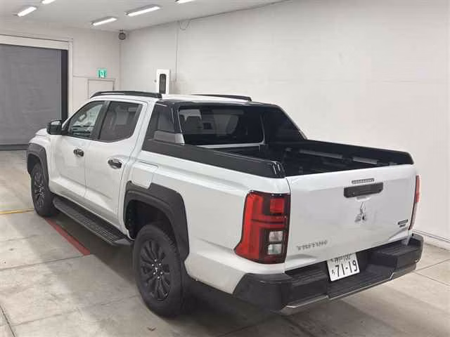 MITSUBISHI TRITON