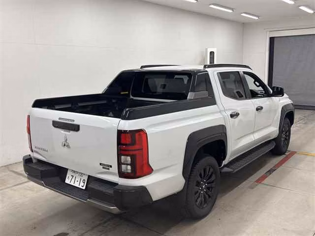 MITSUBISHI TRITON