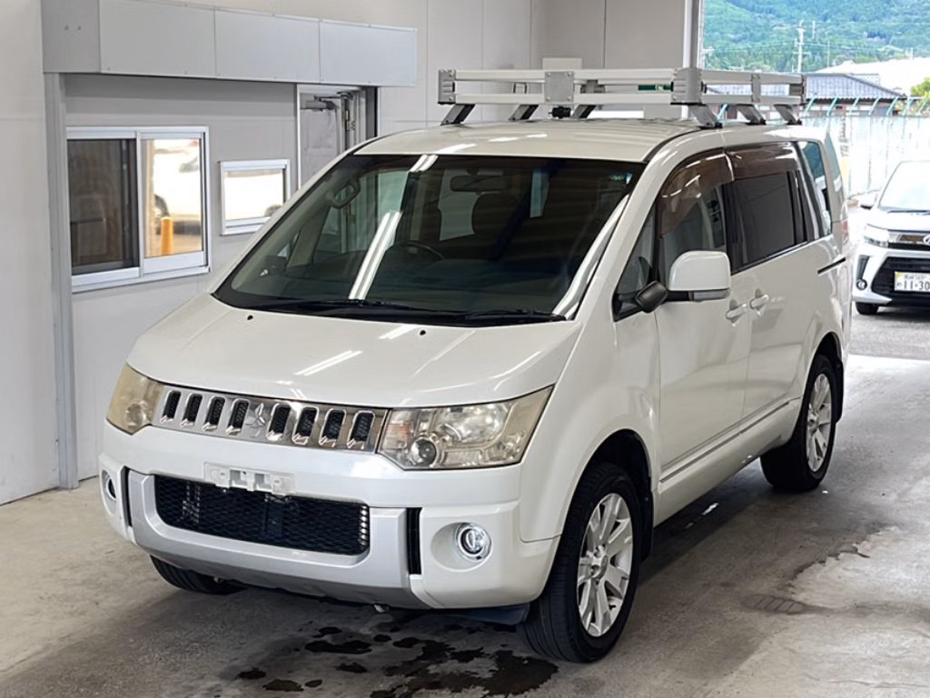MITSUBISHI DELICA D:5