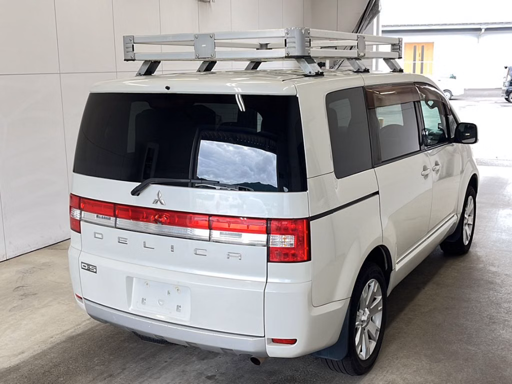 MITSUBISHI DELICA D:5