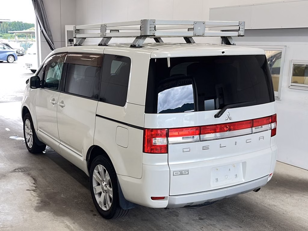MITSUBISHI DELICA D:5