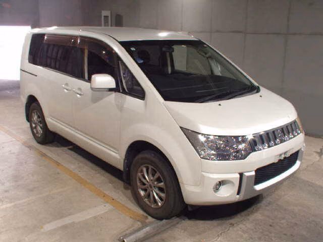 Mitsubishi Delica D:5
