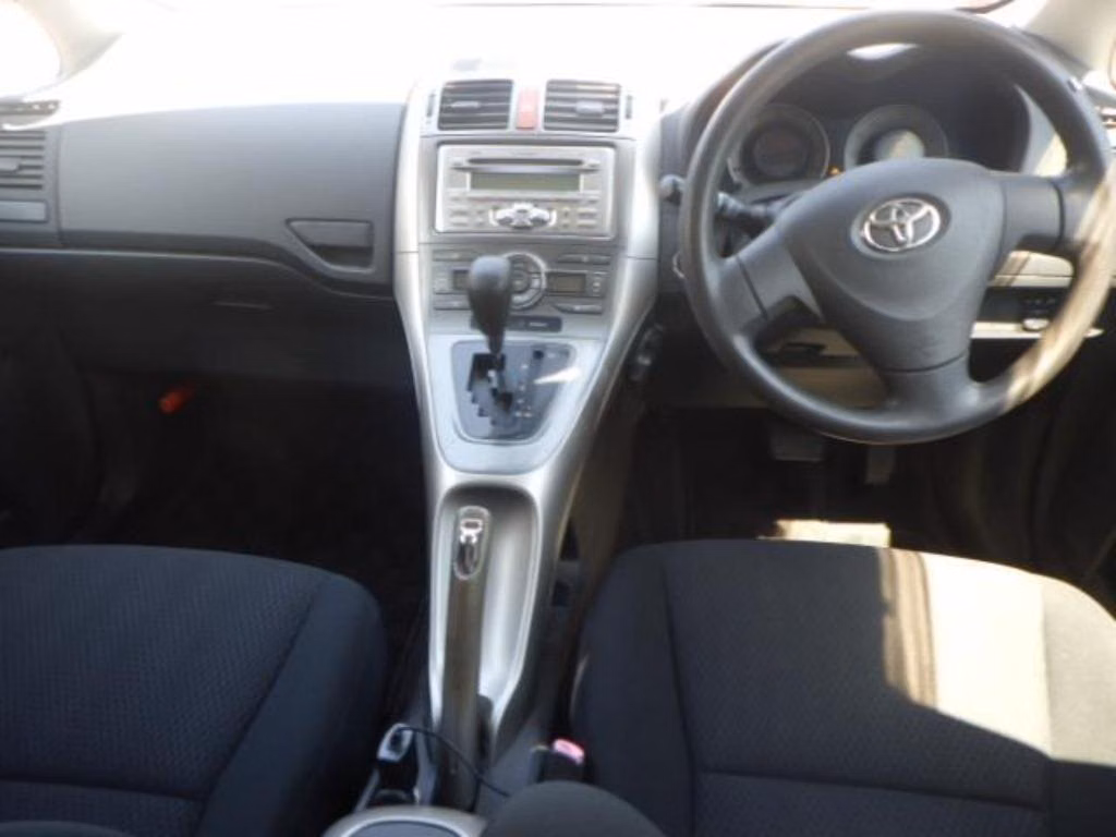 TOYOTA AURIS