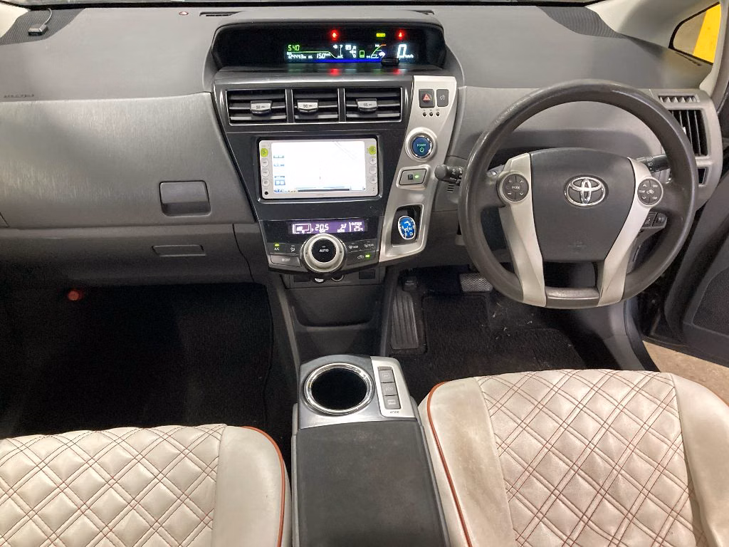 TOYOTA PRIUS ALPHA