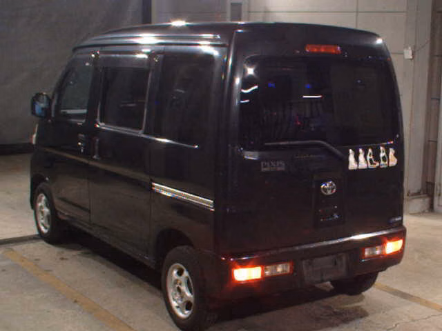 TOYOTA PIXIS VAN