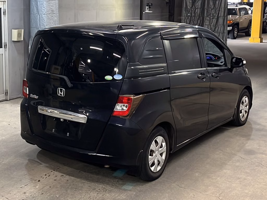 HONDA FREED SPIKE