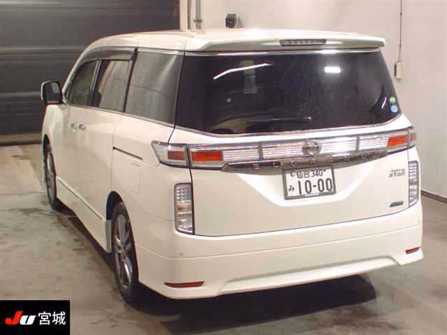 NISSAN ELGRAND