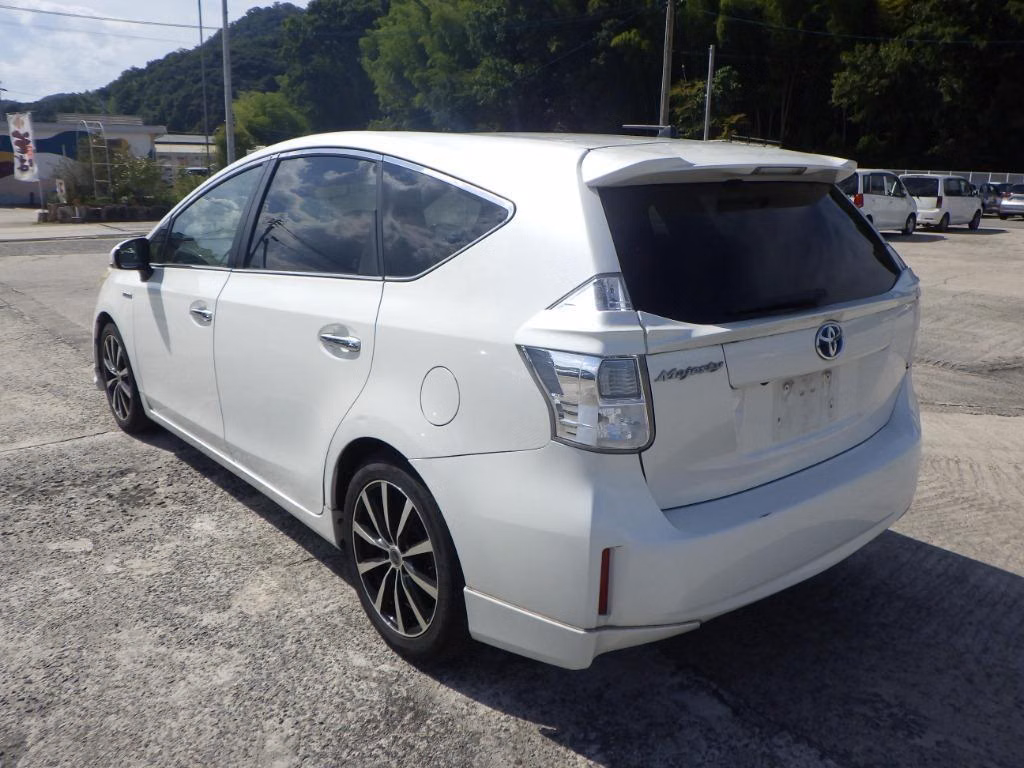 TOYOTA PRIUS ALPHA