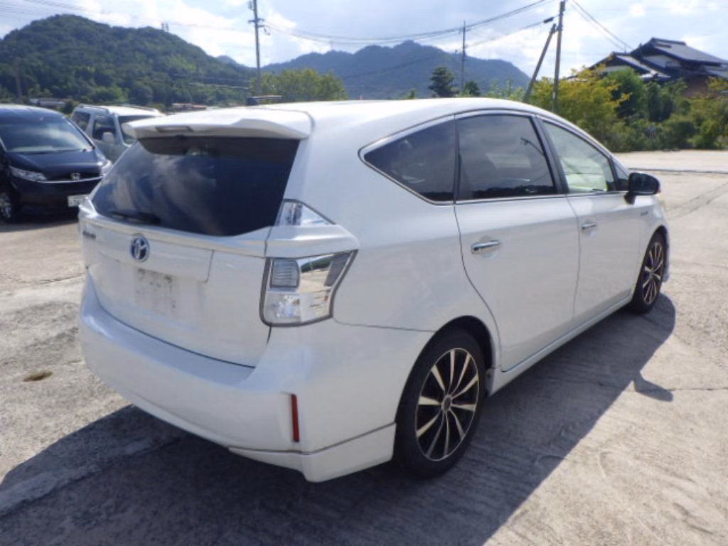 TOYOTA PRIUS ALPHA