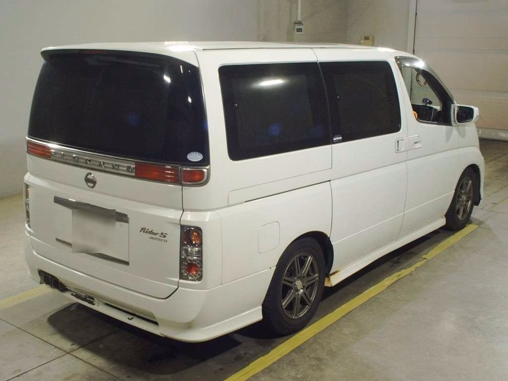 NISSAN ELGRAND