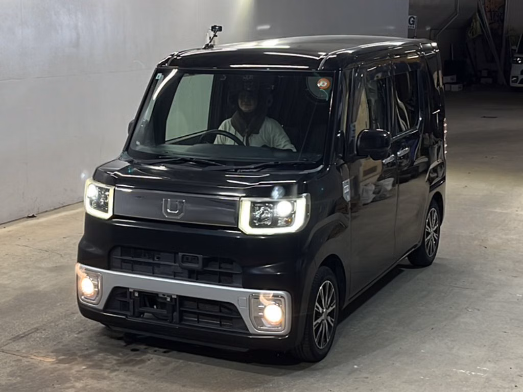 DAIHATSU WAKE