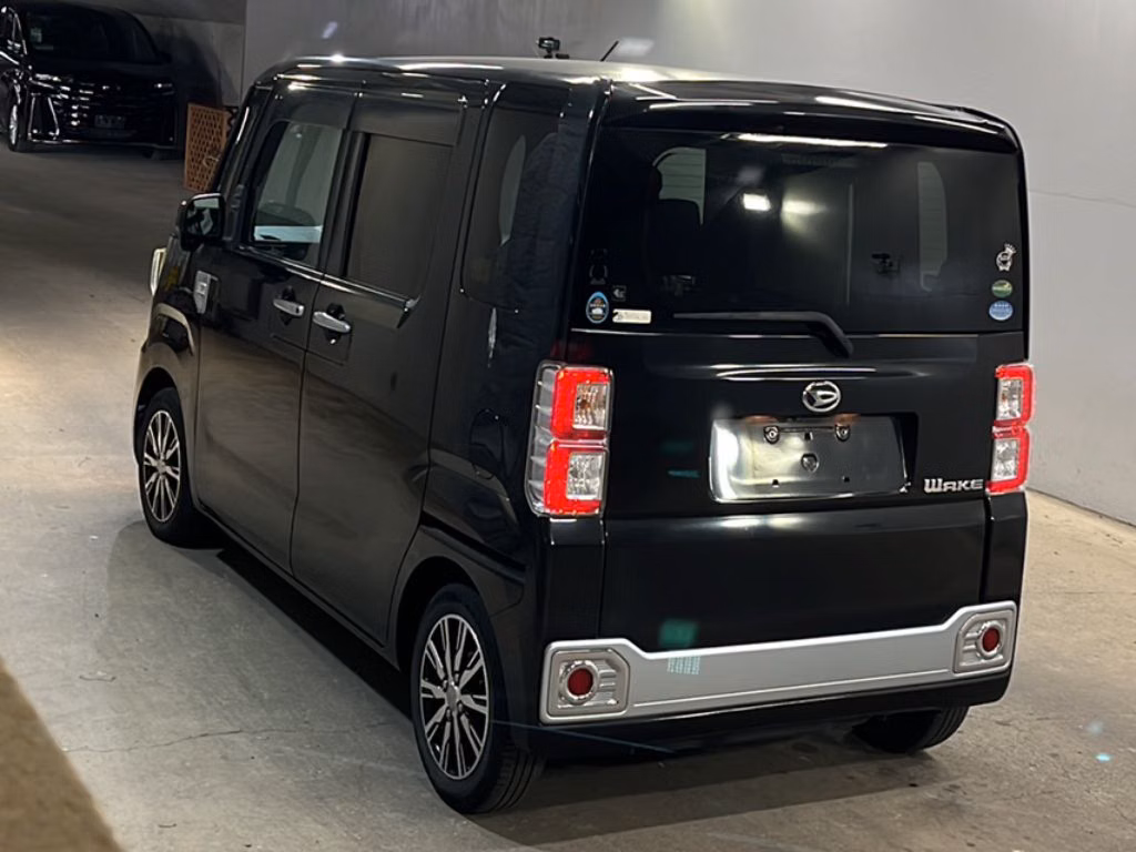 DAIHATSU WAKE