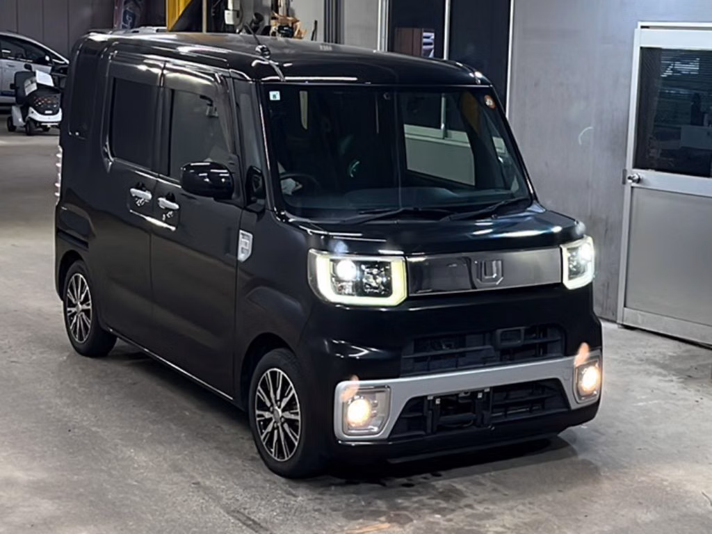 DAIHATSU WAKE