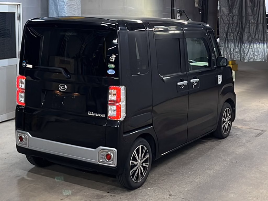DAIHATSU WAKE