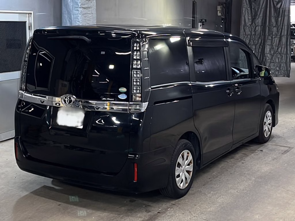 TOYOTA VOXY
