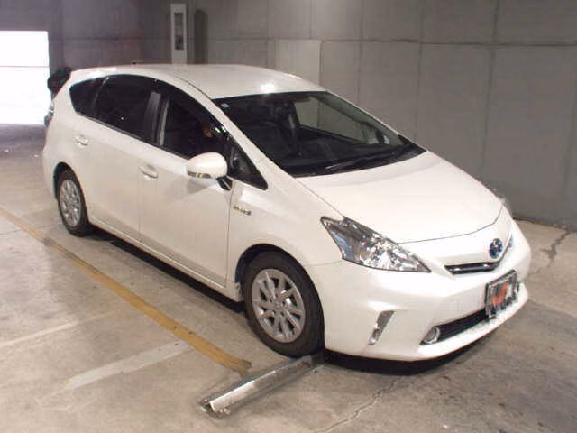 TOYOTA PRIUS ALPHA