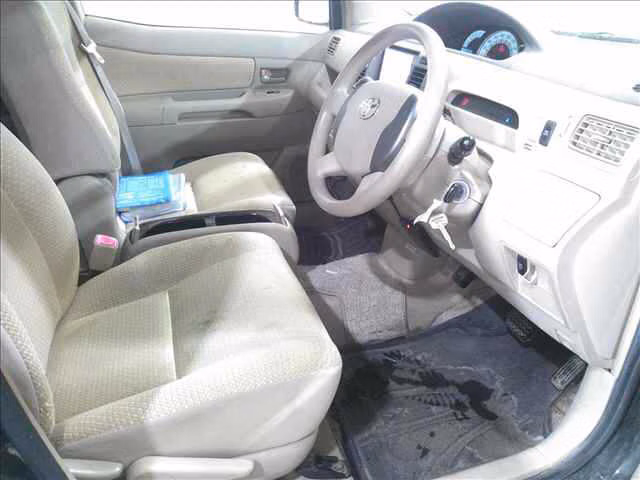 TOYOTA RAUM