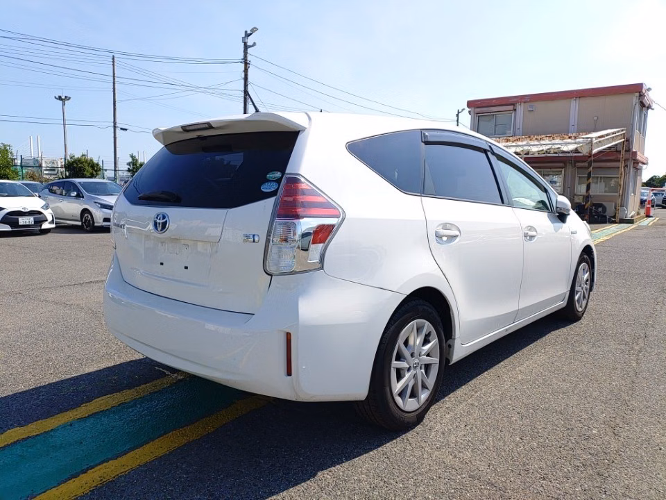 TOYOTA PRIUS ALPHA