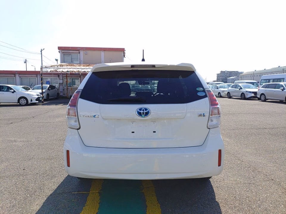 TOYOTA PRIUS ALPHA