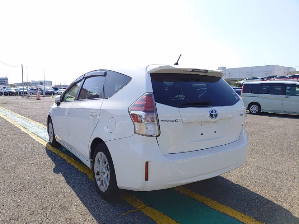 TOYOTA PRIUS ALPHA