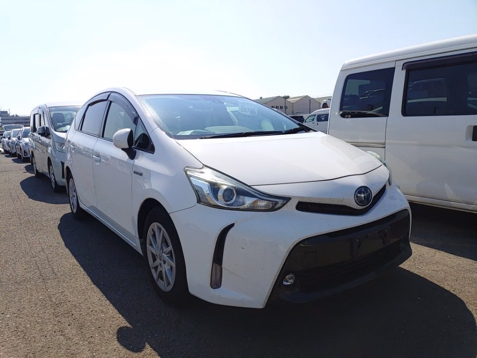 TOYOTA PRIUS ALPHA