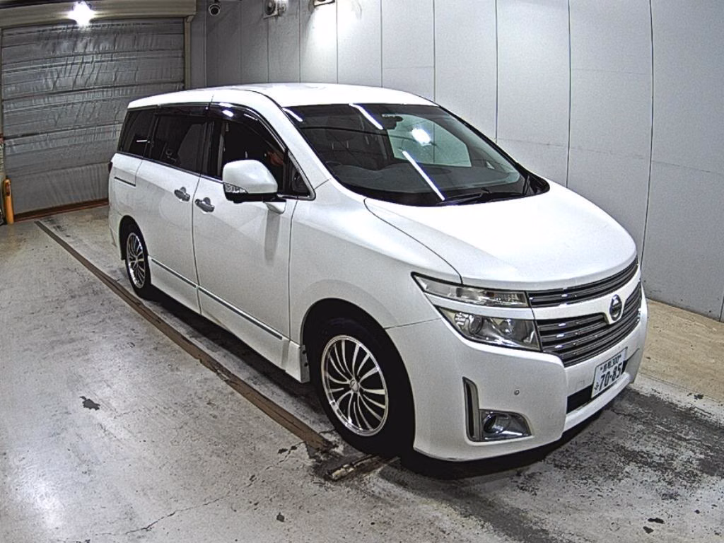 NISSAN ELGRAND