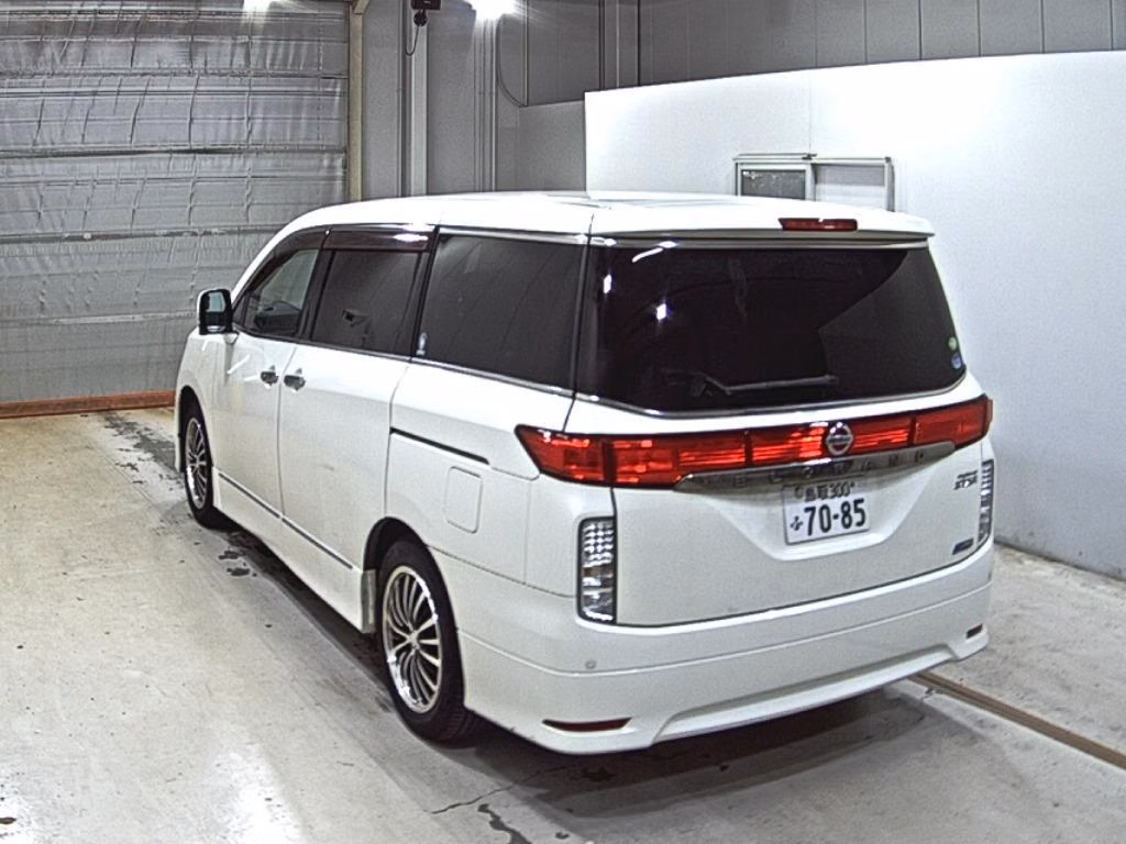 NISSAN ELGRAND