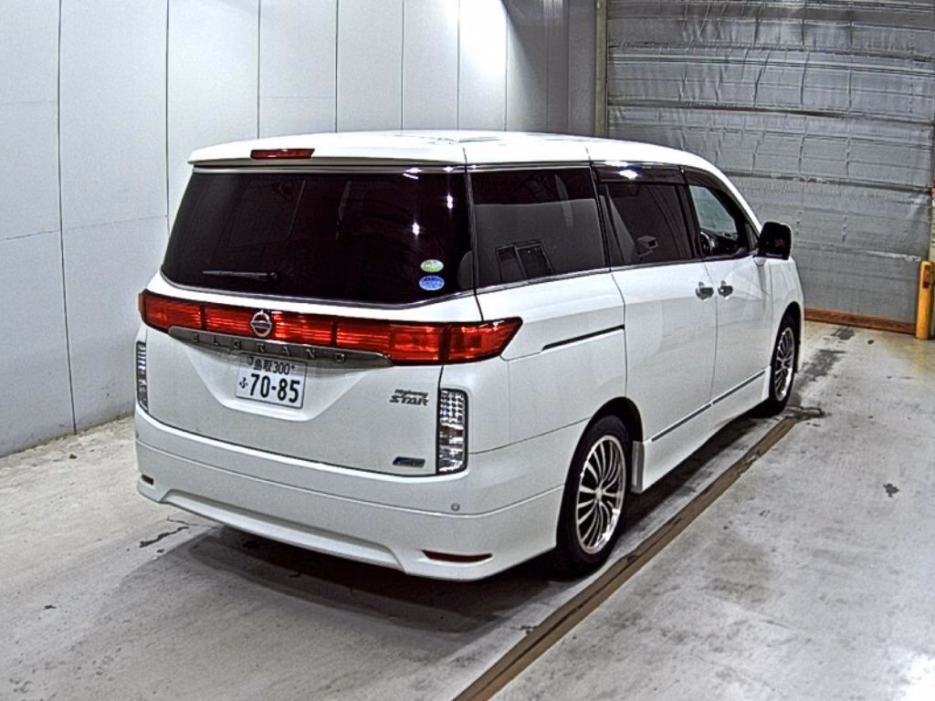 NISSAN ELGRAND