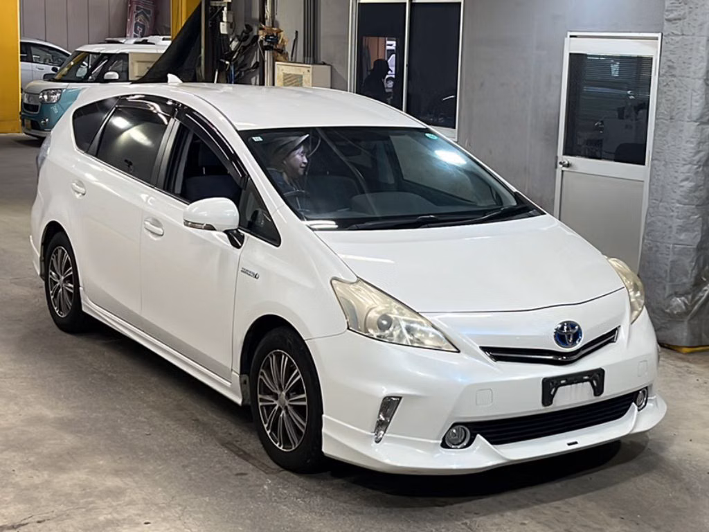 TOYOTA PRIUS ALPHA