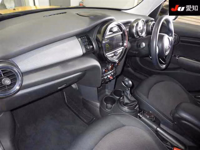 MINI HATCH