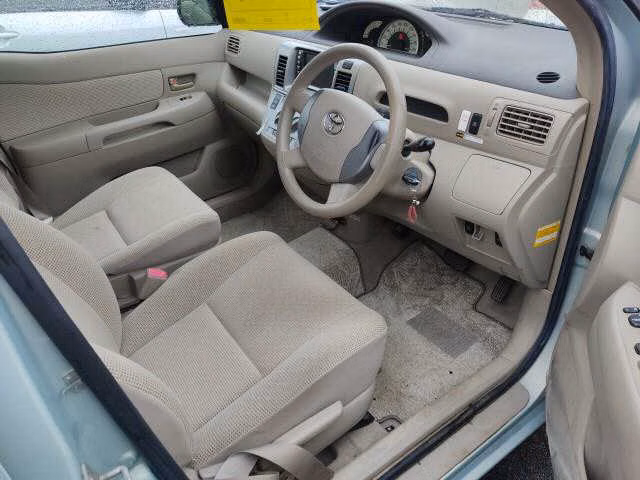 TOYOTA RAUM