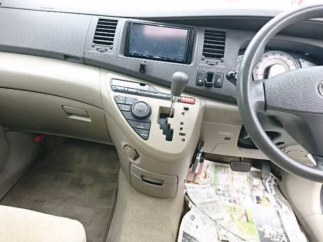 TOYOTA ISIS