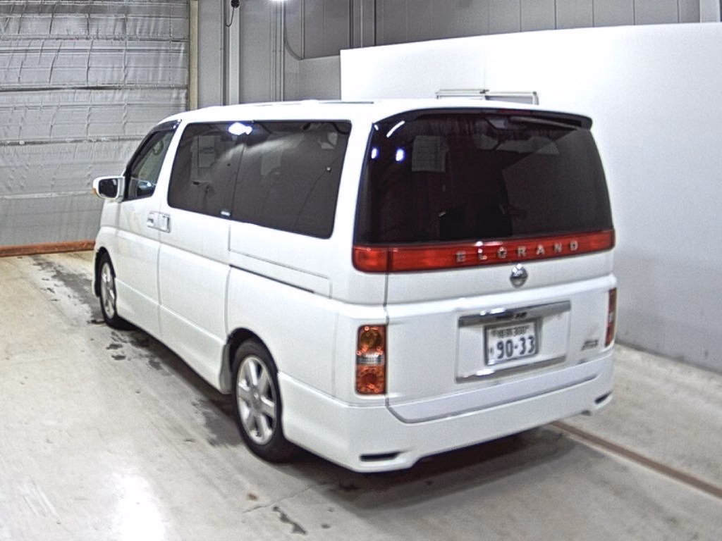 NISSAN ELGRAND