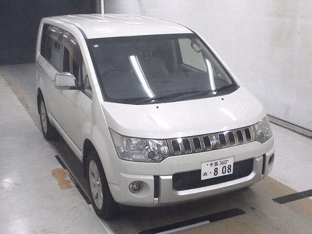 Mitsubishi Delica D:5