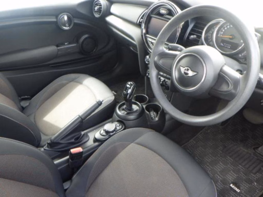 MINI HATCH