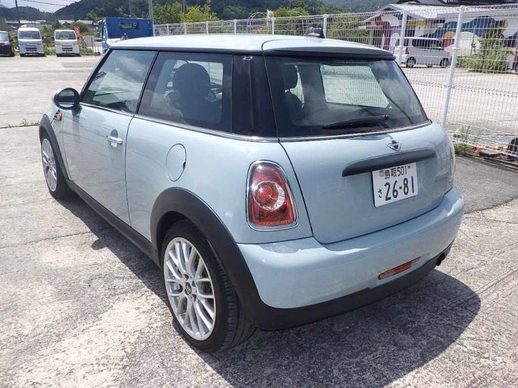 MINI HATCH