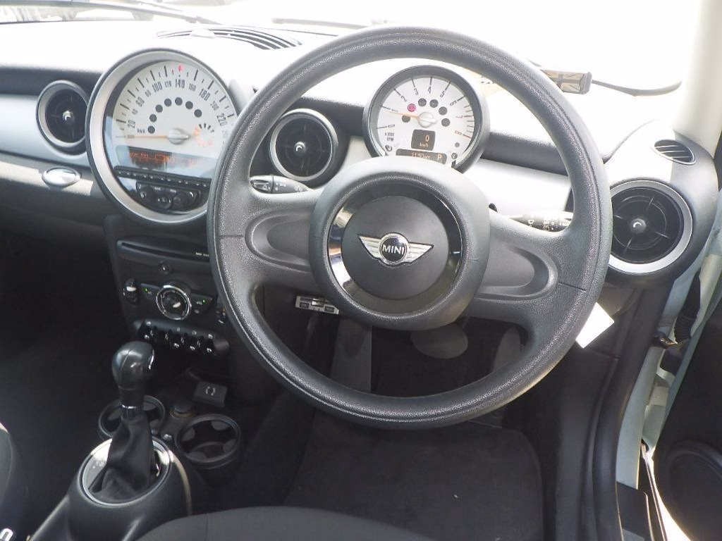 MINI HATCH