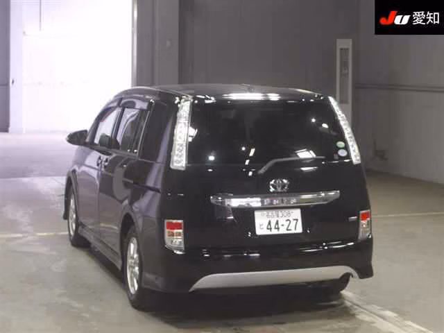 TOYOTA ISIS