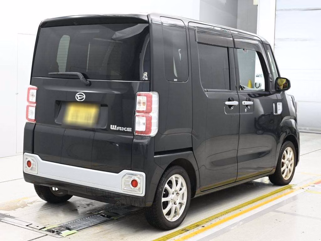 DAIHATSU WAKE